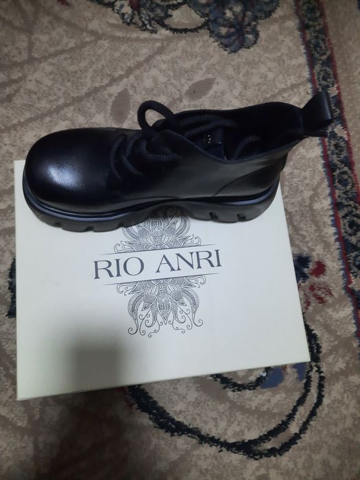 Продам кожаные ботинки