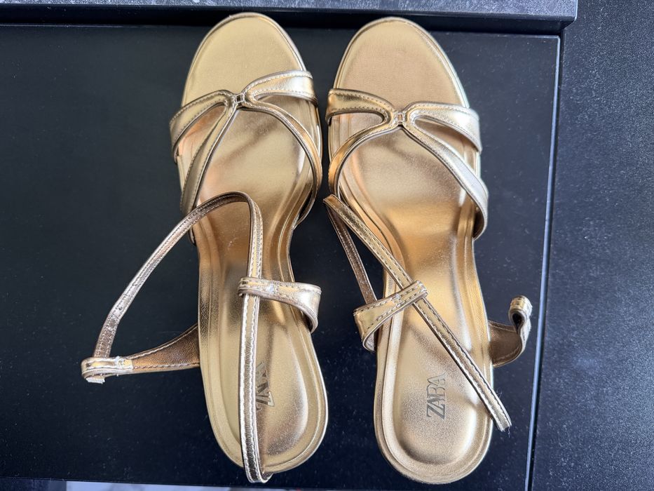 Vand sandale din piele Zara, marimea 39