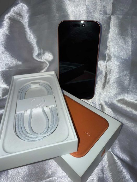 IPhone 17 pro 256 gb (только е-sim)   лот 123\1451