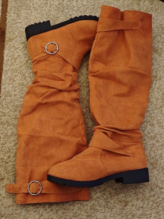 Новые рыже-коричневые сапоги
