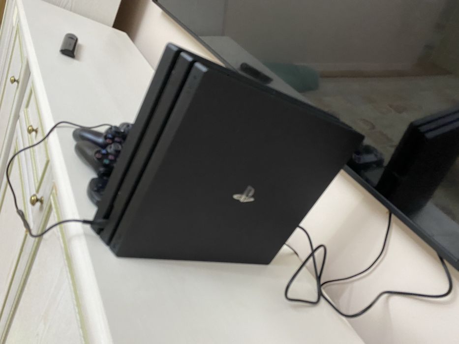 PS4 PRO 1тб японская