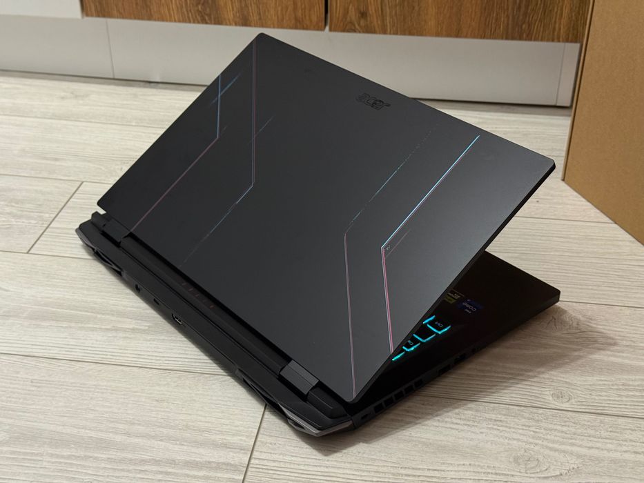17.3 2K 165hz / i9 12900h / RTX 4060 8gb / 16GB / 512gb / Nitro / RGB