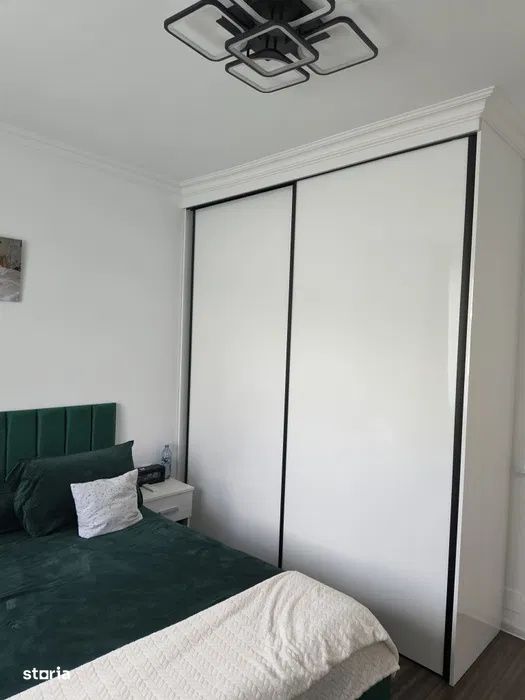 Apartament cu 3 camere, 71 mp, balcon, zona Teilor — fotografia 3