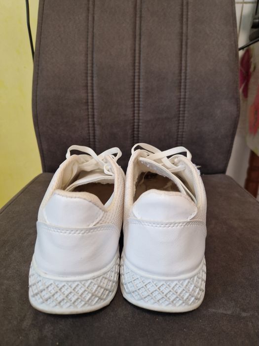 Adidasi comozi nr 40