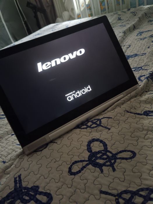 Tabletă Lenovo cu proiector