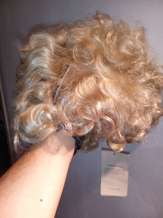 Peruca blonda, neutilizata