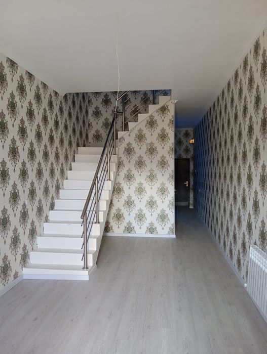 Yarim plan xovli joy sotiladi