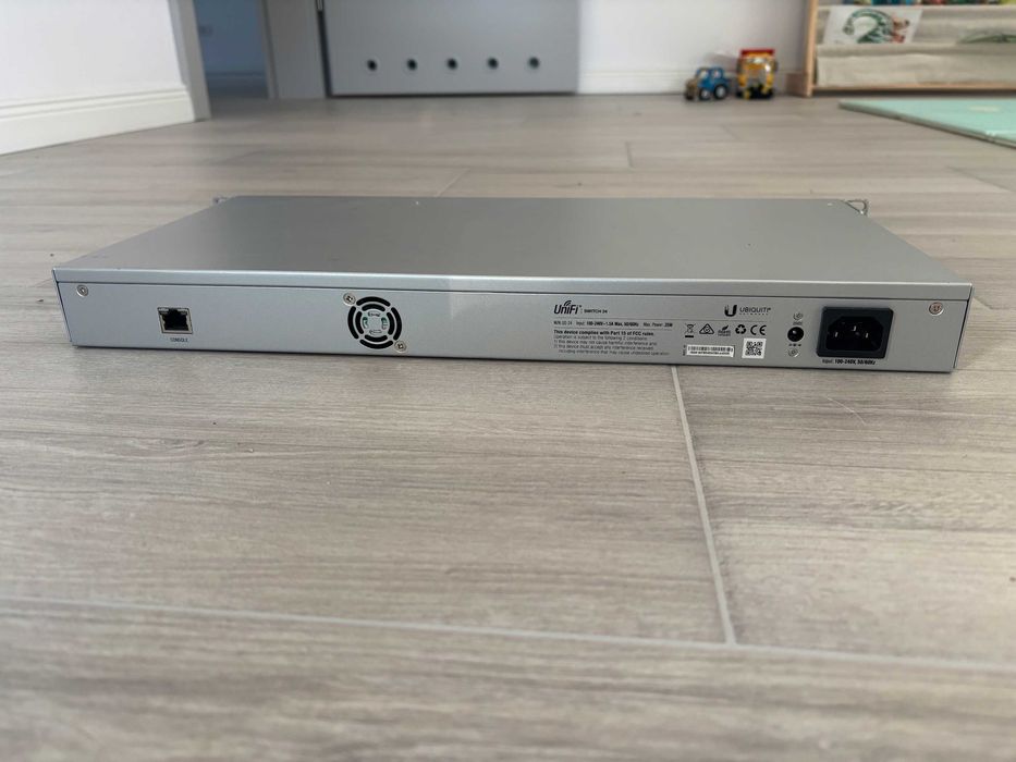 Switch Ubiquiti Unifi US-24 - Management, Layer 2, 24 porturi RJ45 gigabit, 2 porturi SPF