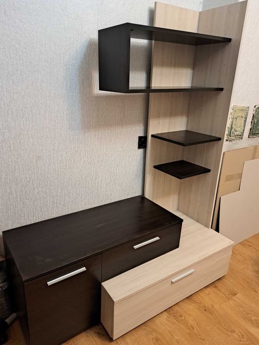 Продавам много запазена секция