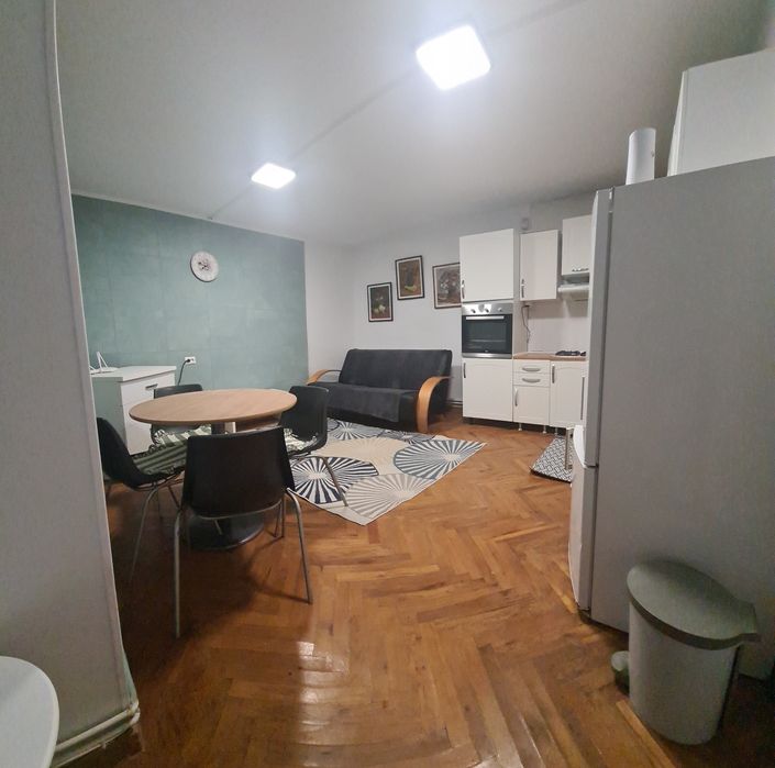 Apartament  cu 2 camere la curte