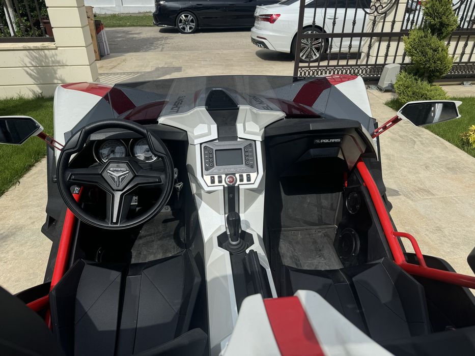 Polaris Slingshot Ca noua