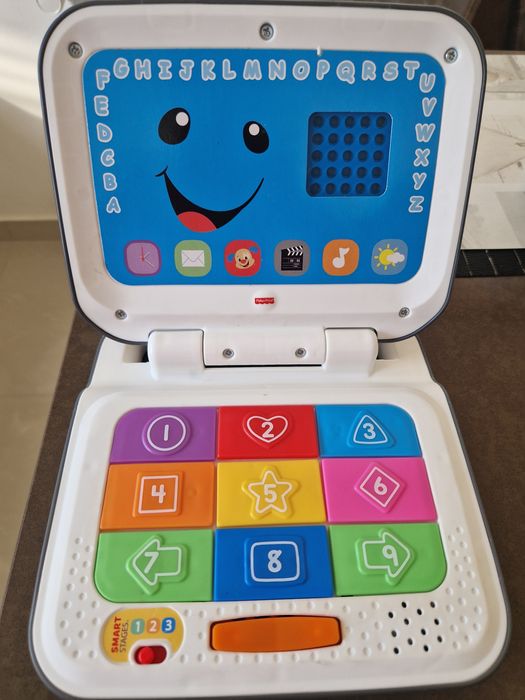 Laptop bebeluși Fisher price (in limba engleza)