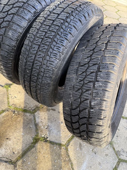 Здравейте, продавам гуми за бус 15-ки