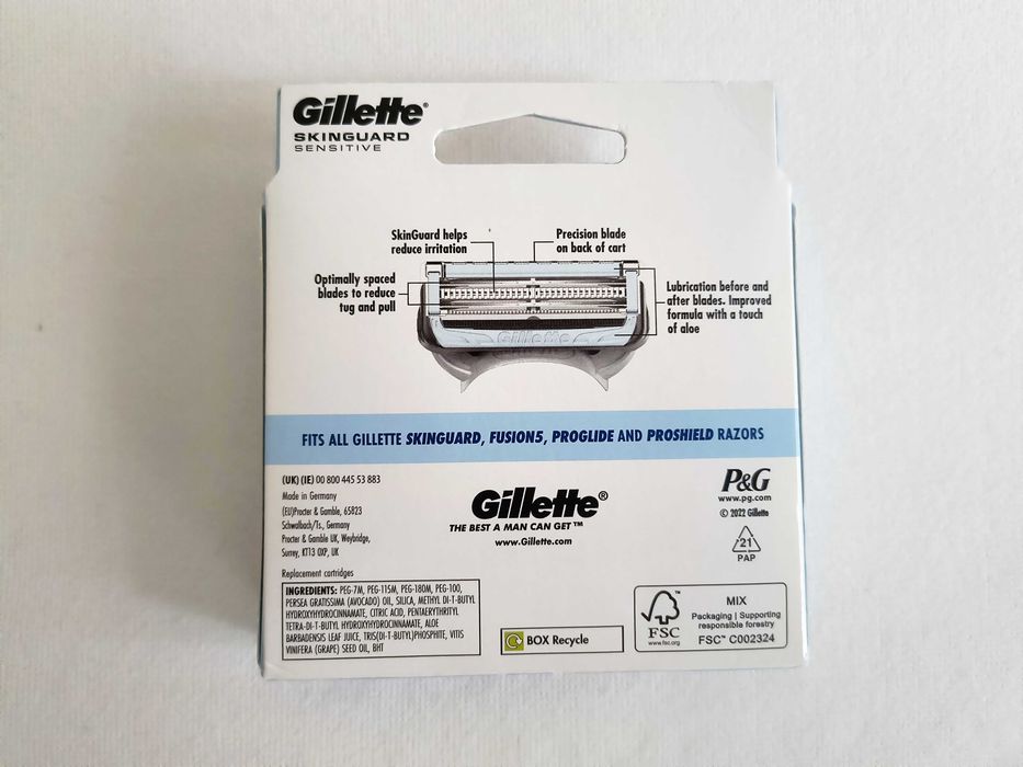 Gillette SkinGuard Sensitive ножчета за бръснене 9 броя + 1 брой дръжка Жилет