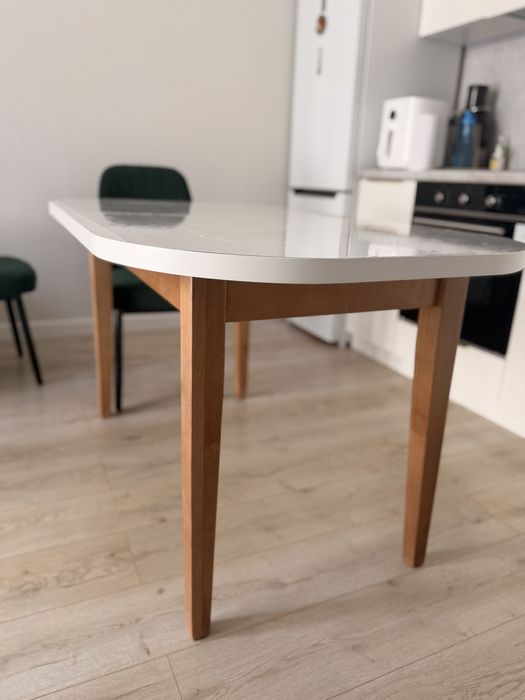 Стол кухонный гостинный