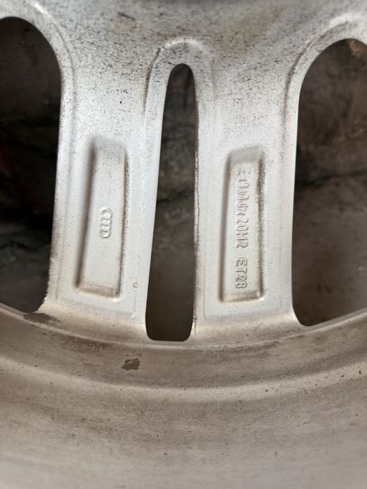 Оригинални джанти Audi в комплект с гуми Bridgestone