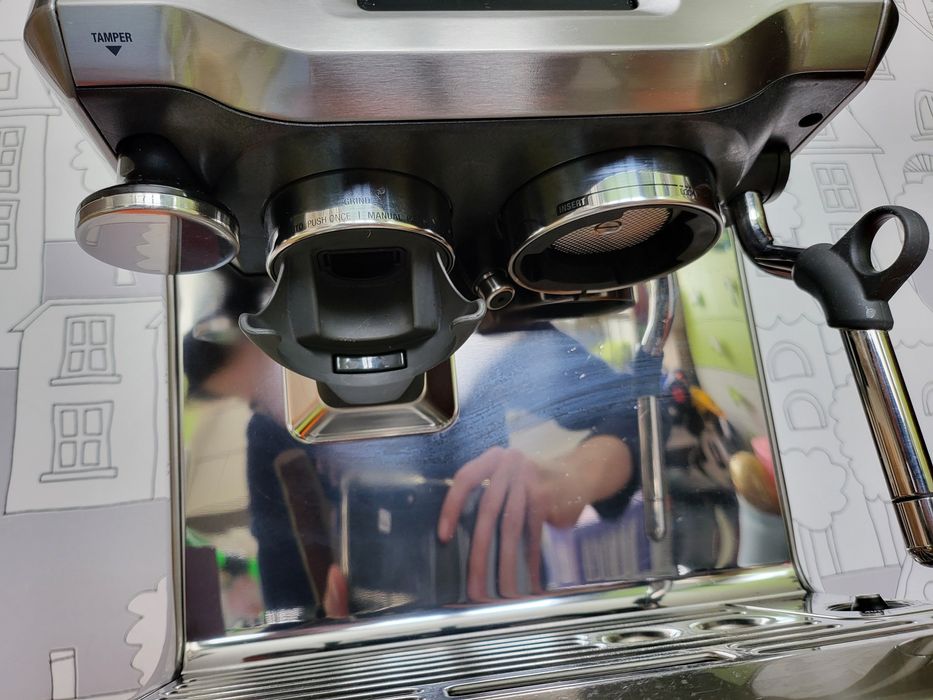 Професионална Кафемашина SAGE the Barista Touch с дисплей кафемелачка