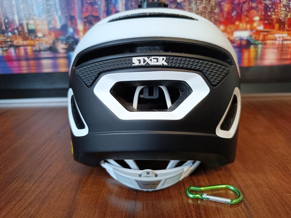 Вело шлем от бренда BELL