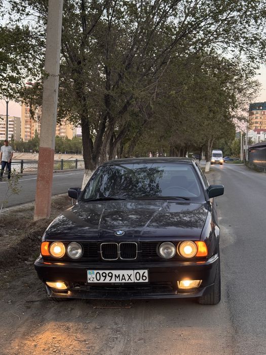 Автомобиль BMW 520I