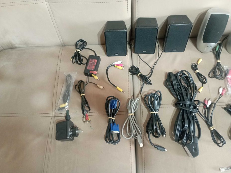 Лот DVD клавиатура кабели адаптор тонколони
