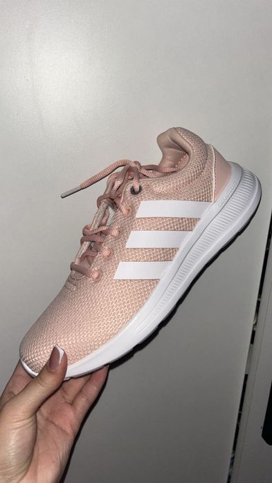 Кроссовки Adidas