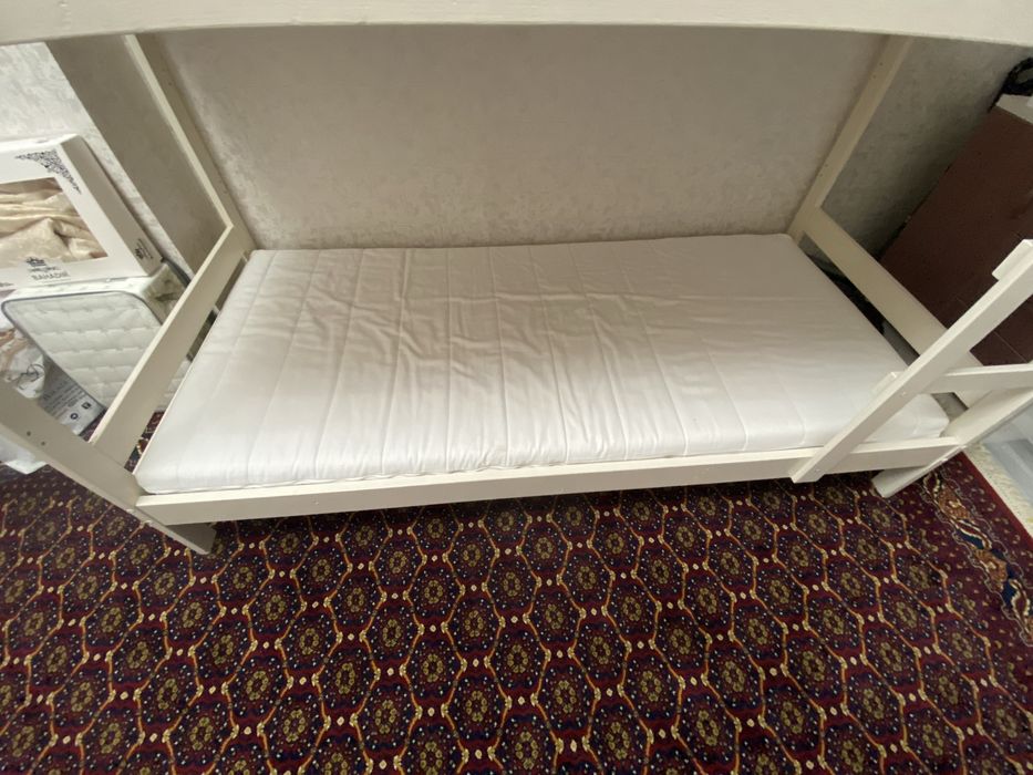 Двухэтажная кровать