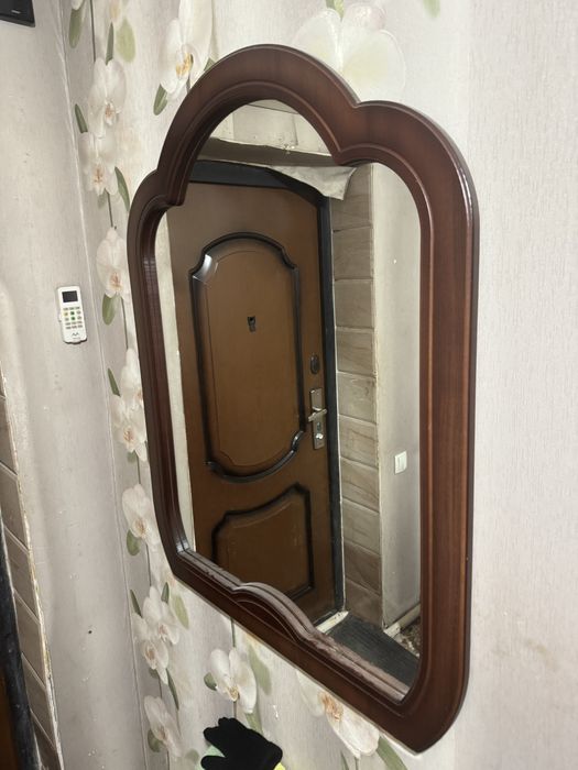 Продам комод с зеркалом