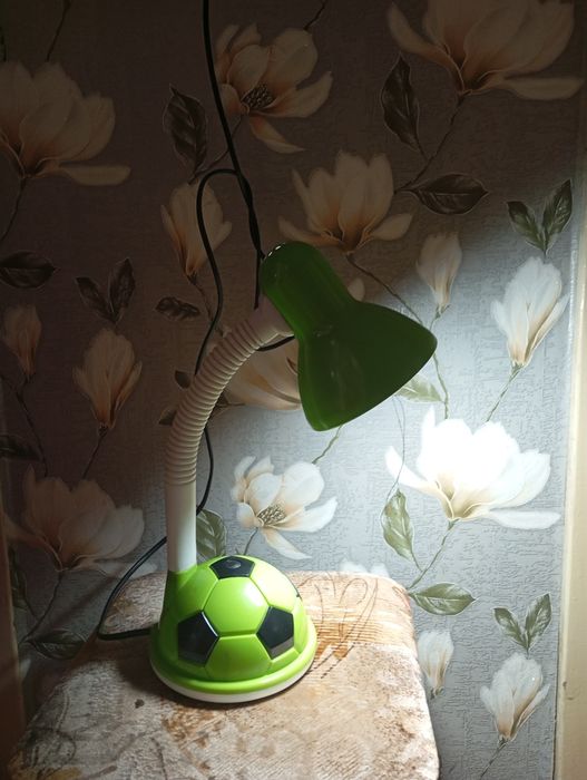 Продам детскую настольную лампу