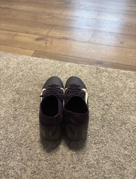 Ghete fotbal Nike Mercurial