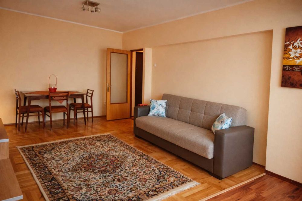 Proprietar, închiriez apartament decomandat 80 mp 3 camere etaj 3 str Brăilei Micro 18 Galati