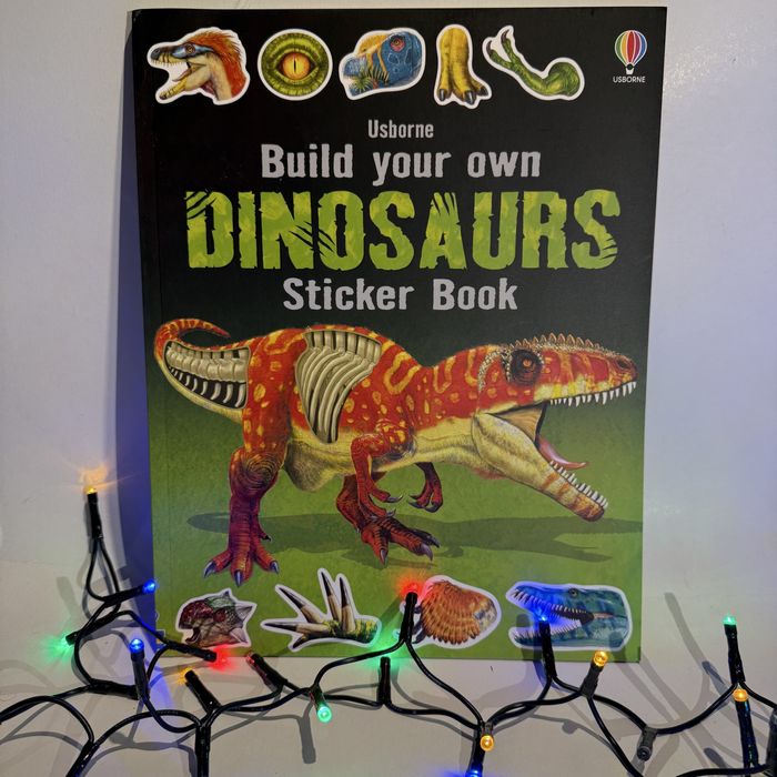 Carte cu stickere cu dinozauri, Usborne
