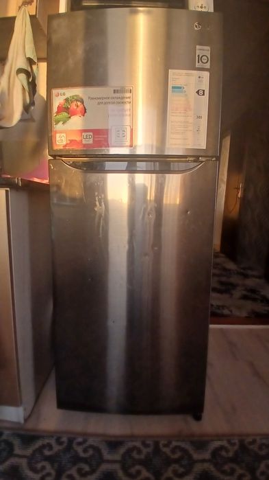 Muzlatgich  sotiladi