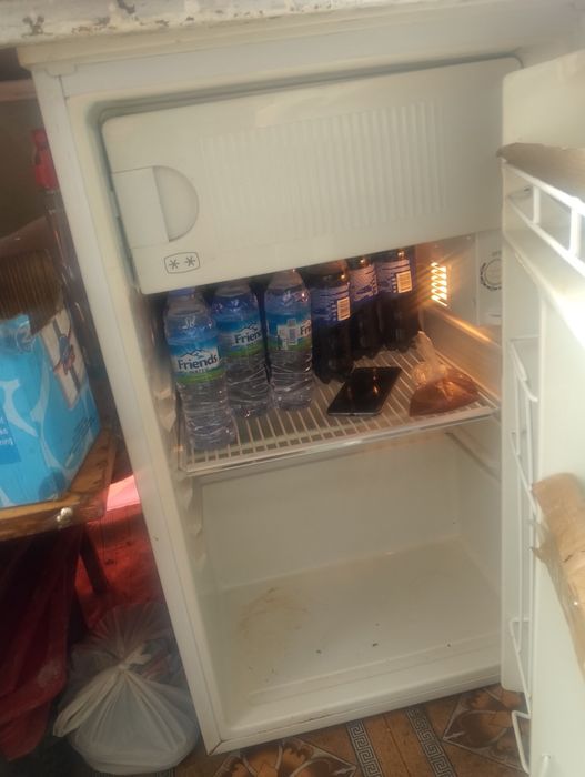 Mini xaladelnik sotiladi srochna xolati yaxshi kichkina j