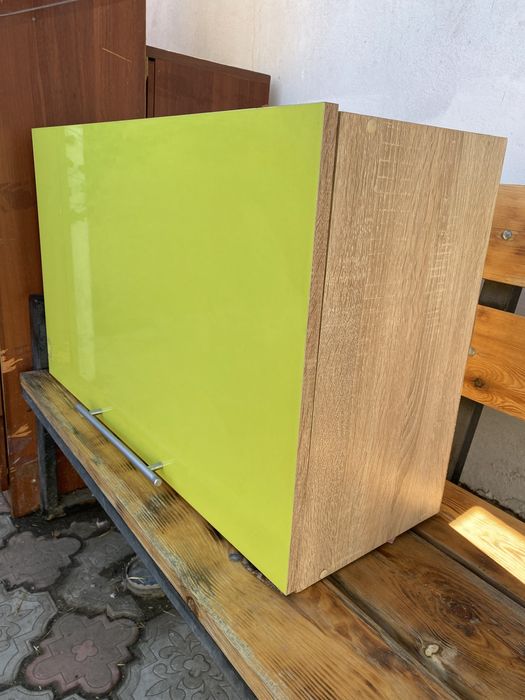 Навесной шкафчик