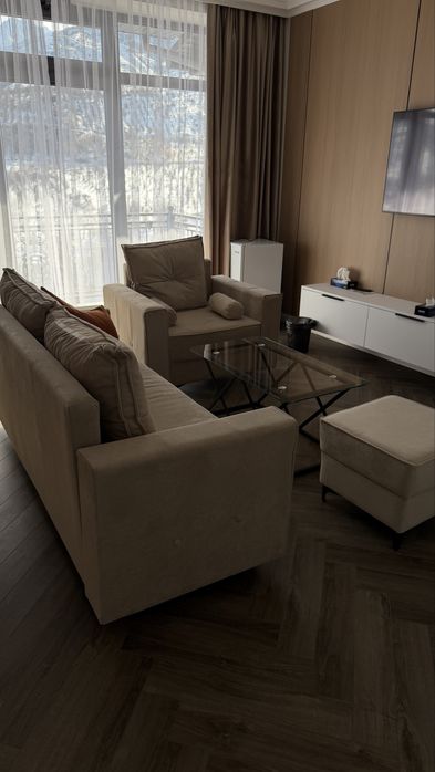 Диван с креслом и пуфиком