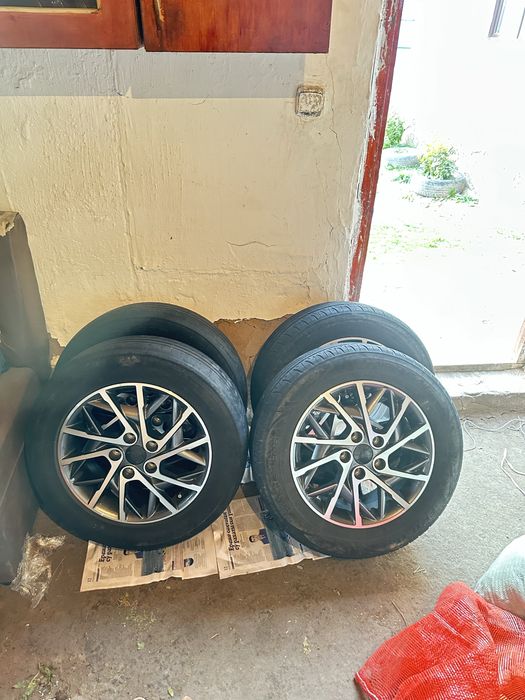 Титанка в идеале  с летними шинами 5/114/3 тайота ниссан