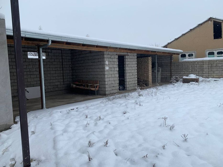 Uy sotiladi 6 sotik 3 xonali xamma sharoiti bor