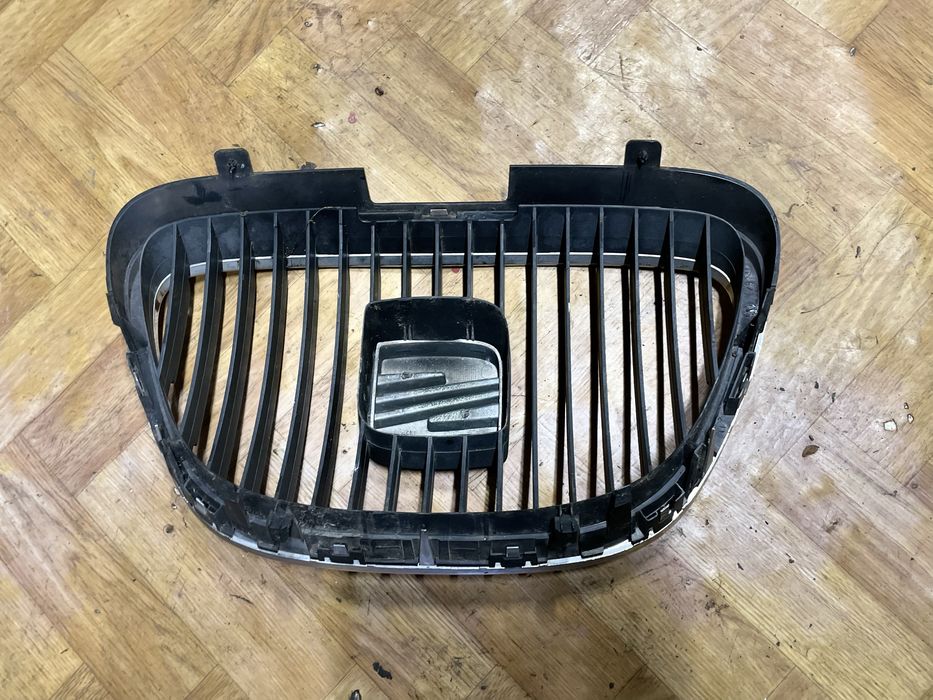 Маска/Решетка с Емблема/Seat Altea/2004-2015г./Сеат Алтеа/