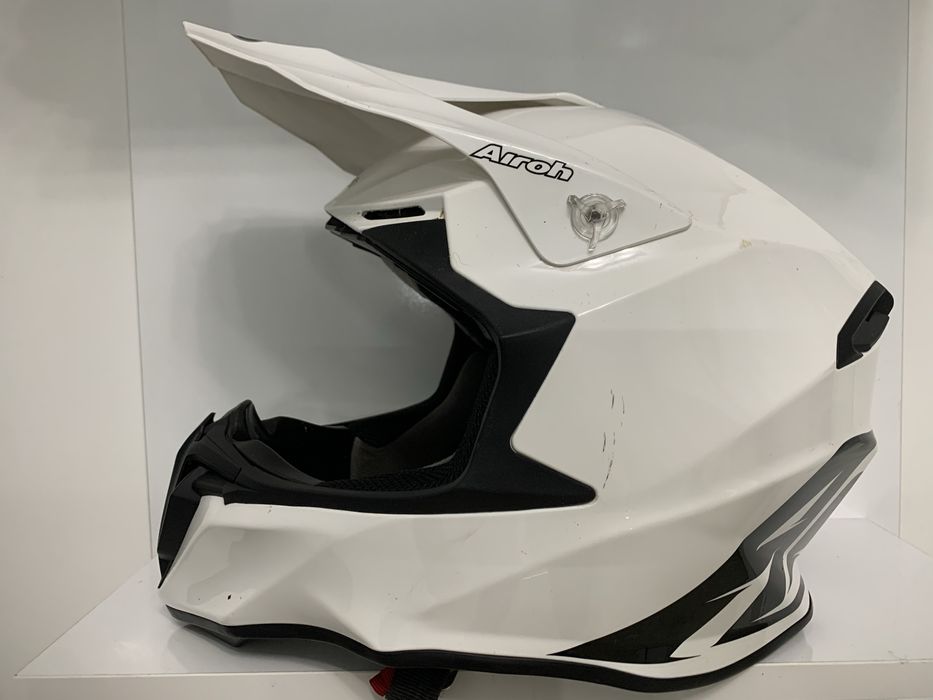 Две каски Airoh Twist M