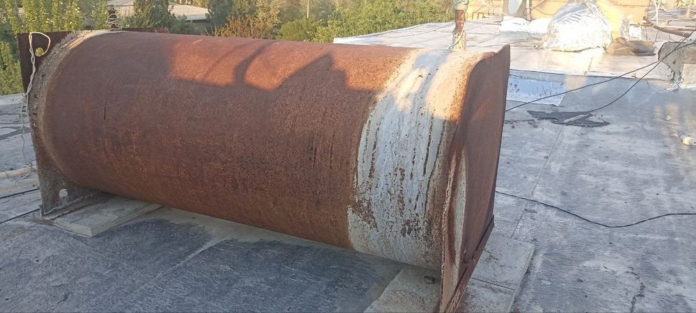 Металлические ёмкость воды