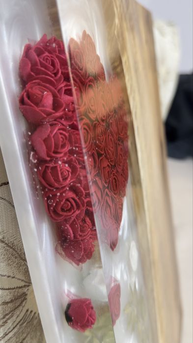 Орех и епоксидна смола със мини розички