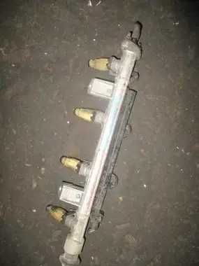 Injector injectoare rampa HYUNDAI COUPE an 2006 motor 2,0 benzina