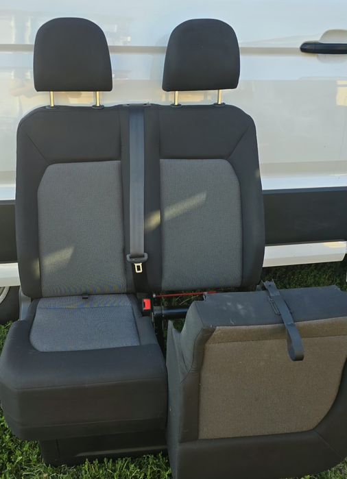 Vand bancheta auto cu doua locuri de depozitare