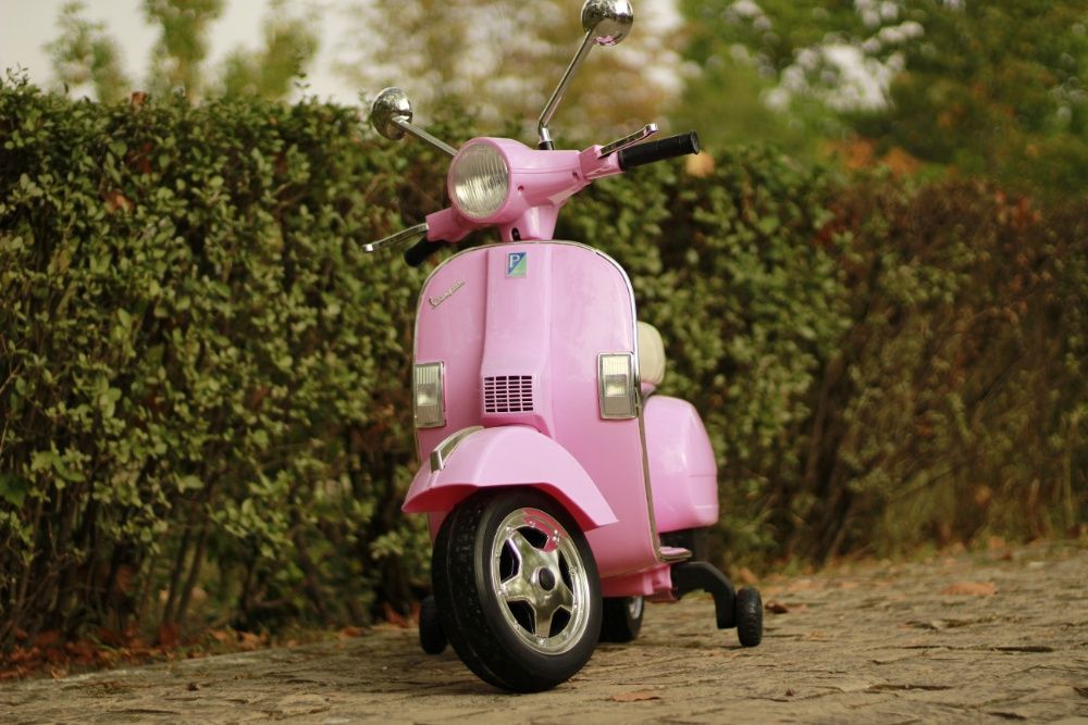 Scuter electric pentru copii Piaggio Vespa Roller 50W 12V 7Ah #Pink