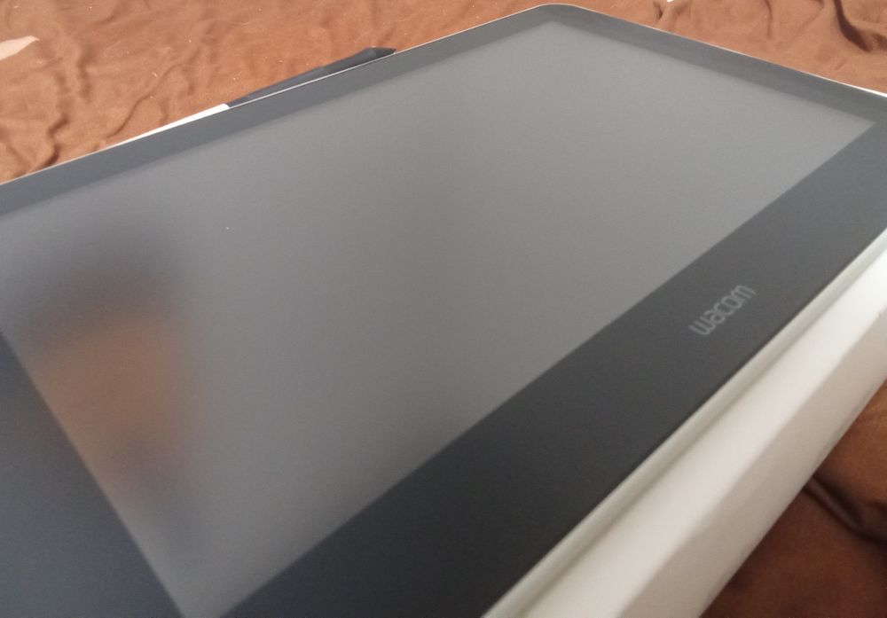 vând tableta grafica Wacom One