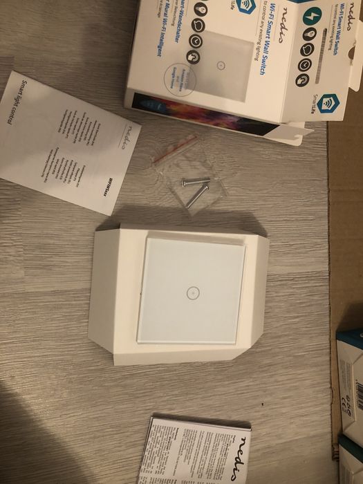 Intrerupator simplu inteligent Nedis, Wi-Fi, 300W, sticla, Alb