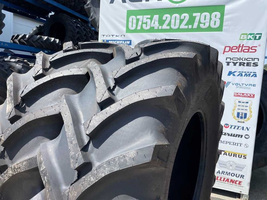 Anvelope noi 23.1-30 cu 12 pliuri marca BKT pentru combina