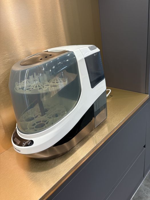 BabyBrezza Bottle Washer Pro -3-в-1 машина в света, която пере, стерилизира и изсушава