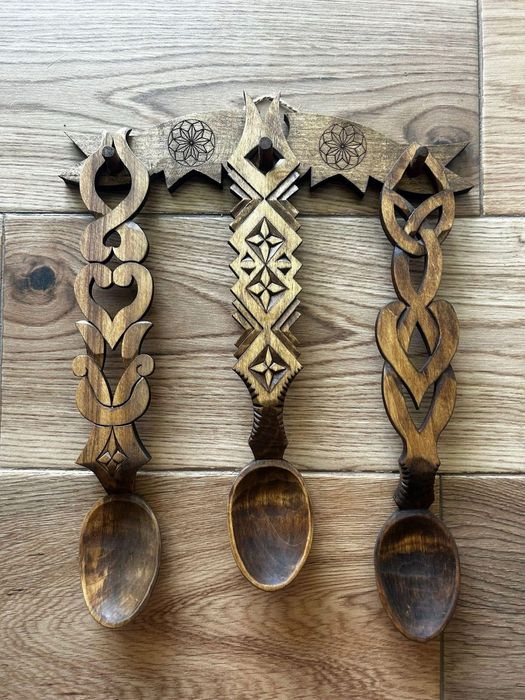 Linguri sculptate traditionale/rustice