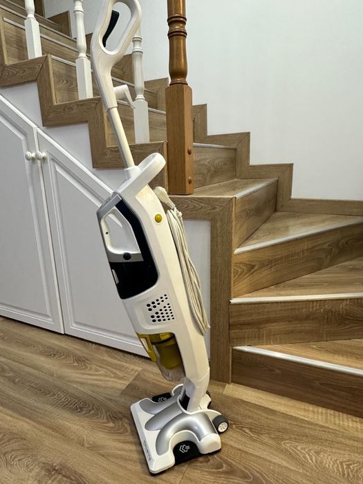 Aspirator vertical cu aburi Rowenta Clean & Steam RY8561WH